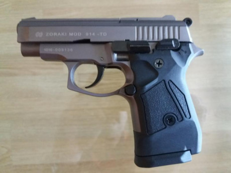 IMPECABLE ESTADO, calibre 9 mm PAK, 14 cartuchos, 1 cargador, se sirve en estuche de plastico con bocacha 00