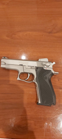 Pongo a la venta esta Smith and Wesson 5906 con un cargador 450 € precio negociable número de WhatsApp 00