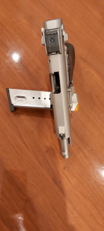 Pongo a la venta esta Smith and Wesson 5906 con un cargador 450 € precio negociable número de WhatsApp 11