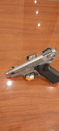 Pongo a la venta esta Smith and Wesson 5906 con un cargador 450 € precio negociable número de WhatsApp 10