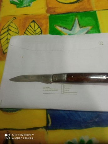 Buenas tardes. Tengo algún cuchillo de supervivencia y   de lanzar, pero lo que ando buscando es una navaja 61