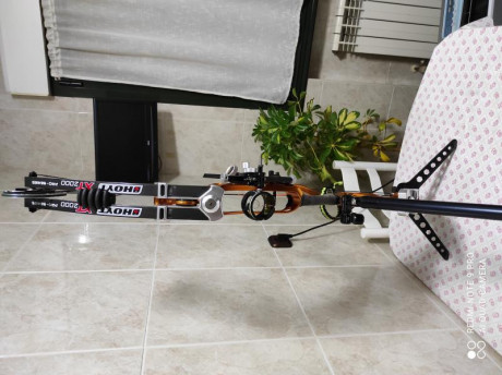 Arco Hoyt contender elite zurdo, apertura regulable entre 27 y 29, lo vendería arco solo en 300 euros 01