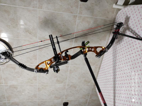 Arco Hoyt contender elite zurdo, apertura regulable entre 27 y 29, lo vendería arco solo en 300 euros 00