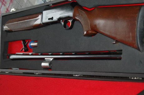 HOLA COMPAÑEROS VENDO ESCOPETA SEMIAUTOMÀTICA P,BERETTA AL- 390 SILVER MALLARD POR NO USARLA LA ESCOPETA 00