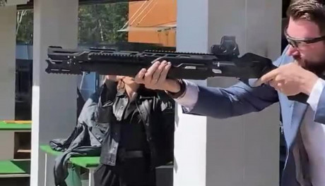 No se si habéis sabido que la marca Kalashnikov ha sacado una nueva y estupenda escopeta .
La MP-155
Kalashnikov 01