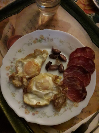 Hoy para comer acelgas hervidas y chuletón de vaca gallega vieja con seis semanas de maduración en cámara 91