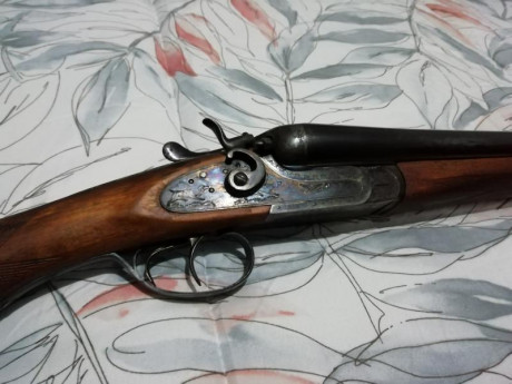 se vende esta escopeta minimo uso sin holguras perfecto estado ,cierra como el primer dia,cañones como 01