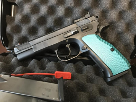 Vendo esta magnífica arma, SPS Combat 9 mm con 3 cargadores. Está en muy muy buen estado. Cachas de aluminio 02