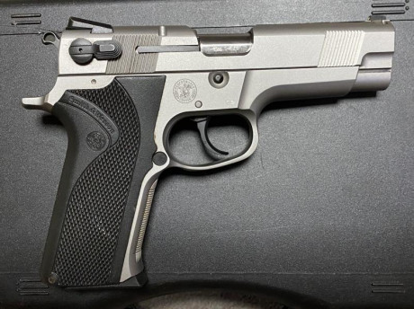 Se vende Pistola Smith & Weesson modelo 5906. La pistola está en perfecto estado, muy poco uso. Se 12