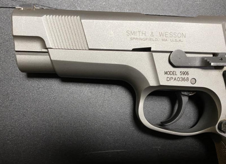 Se vende Pistola Smith & Weesson modelo 5906. La pistola está en perfecto estado, muy poco uso. Se 20