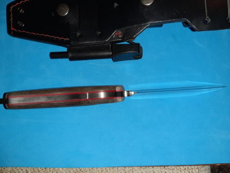 Vendo cuchillo de supervivencia marca Nieto,modelo Chaman. Diseñado por Manuel de la Torre. Con funda,silbato 22