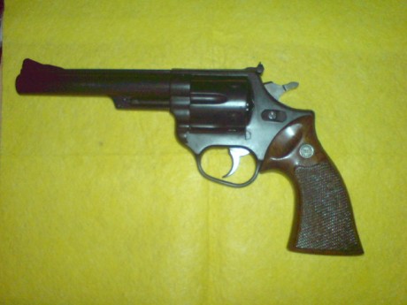 Cuando decidí incursionar en el calibre .44 Magnum me llamaron la atención dos revólveres, que luego se 91