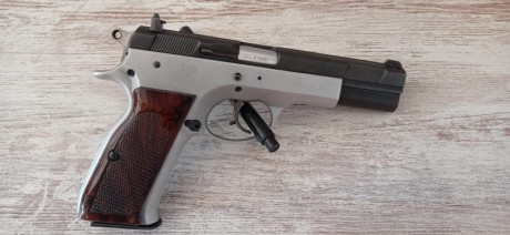 Muy a mi pesar me veo en la obligación de vender está preciosa arma.
Se trata de una Tanfoglio "The 02