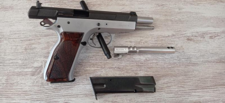 Muy a mi pesar me veo en la obligación de vender está preciosa arma.
Se trata de una Tanfoglio "The 00