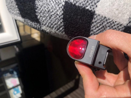 Saludos compañeros.

Vendo punto rojo kahles rd 2 moas más montura picatinny innomount

Ha salido 6 veces 02