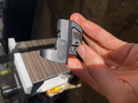 Saludos compañeros.

Vendo punto rojo kahles rd 2 moas más montura picatinny innomount

Ha salido 6 veces 00