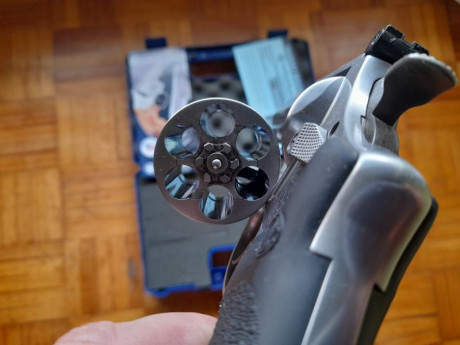 Revolver S&W 629 ClassIc, cañón de 5", perfecto estado estético y funcinal, precio 500 euros 00