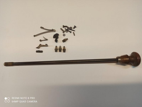 Vendo los acesorios de la foto para la Pistola Lepage de Pedersoli. Precio, 55 Eu con portes
tlf 00