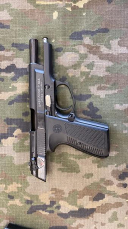 Hola pongo en venta esta pistola Llama M-82 en calibre 9mm Parabellum.
La pistola ha sido restaurada a 02