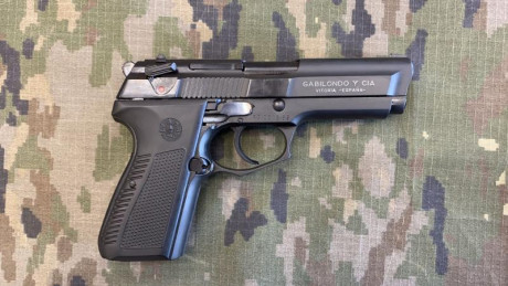 Hola pongo en venta esta pistola Llama M-82 en calibre 9mm Parabellum.
La pistola ha sido restaurada a 00