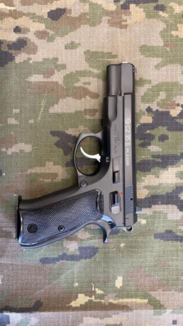 Hola pongo en venta esta pistola CZ modelo 75B de calibre 9mm Parabellum.
La pistola ha sido reacondicionada 00