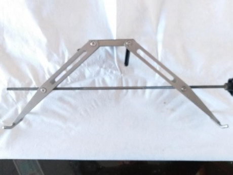 Saludos a todos .pongo en venta este bipode .muy cómodo y estable 
Es de acero .el precio es de 160 E
Contacto 01