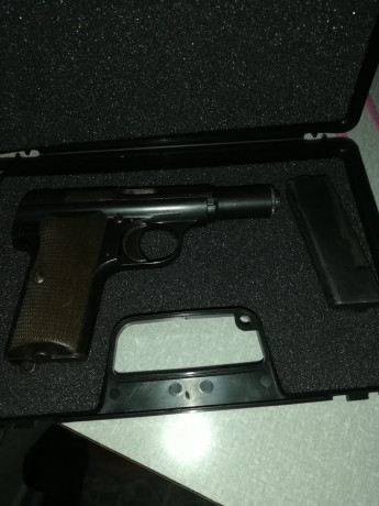 Hola pongo a la venta la pistola Astra 300 guiada en F bien cuidada con solo un cargador y matetin de 02