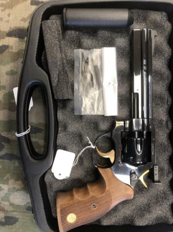 Hola pongo en venta este revólver MANURHIN modelo 32 Match calibre .32

El arma es completamente nueva 01