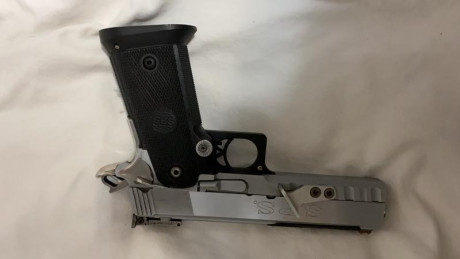Buenos días 
Vendo SPS standar 2 plus 9mm con 3 cargadores y estuche original 
Incluyo funda ghost por 01
