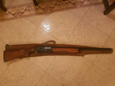 Vendo escopeta Benelli Super 90, cañon de 71 ctms.,recámara Magnum 12/76, 5 chokes originales Benelli 02