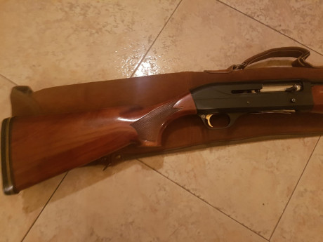 Vendo escopeta Benelli Super 90, cañon de 71 ctms.,recámara Magnum 12/76, 5 chokes originales Benelli 11