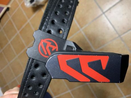 Vendo funda DAA ALPHA X para diestro, a elegir inserción para Cz Shadow2 o STI, Infinity.
Precio 180 euros 00