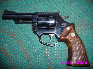 Pues al hilo de un compañero que pide que le ayuden a elegir un revolver y mi afición por ellos, se me 30