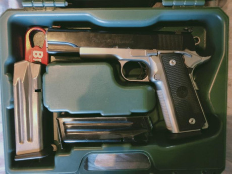 Hola a todos, vendo pistola Paraordnance 9 mm p., Esta perfecta, con tres cargadores de 18, alza micrometrica 01