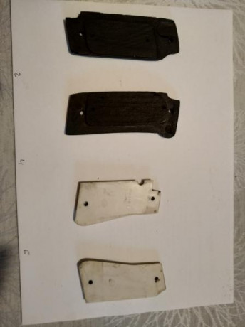 Buenas, vendo estás dos juegos de cachas
La blanca creo que es de una ASTRA 300
Las negras ni idea, si 02