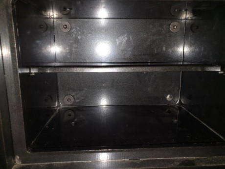 Buenas vendo armero grado lll UNE 2012, esta en sevilla 420€. 01