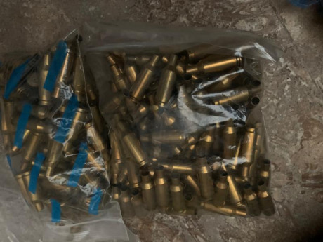 Hola,

Tengo 200 vainas Lapua del 6mmBR Norma nuevas en sus cajas. 40€ cada caja de 100 unidades, más 02