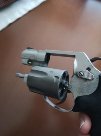 Hola a todos

Pongo a la venta mi revólver Smith and Wesson modelo 360SC.

Smith & Wesson combinó 02