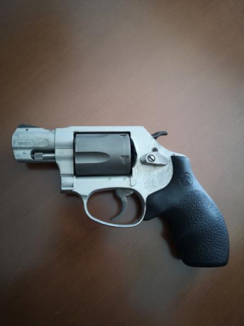 Hola a todos

Pongo a la venta mi revólver Smith and Wesson modelo 360SC.

Smith & Wesson combinó 01