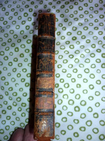 Vendo libro antiguo del siglo XVIII, escrito en francés y bien conservado. El titulo es : CONFERENCES 00