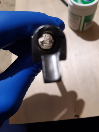 SE VENDE POR NO UTILIZAR ,TIENE EL GATILLO ALIGERADO , ALZAS REGULABLES EN ALTURA Y DERIVA,CON DOS CARGADORES 01