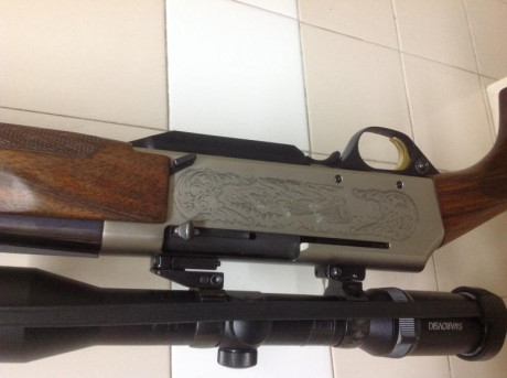 Se vende rifle Browning BAR cal. 9.3x62 con alza de batida,en muy buen estado.
Precio €  1000€
El arma 00