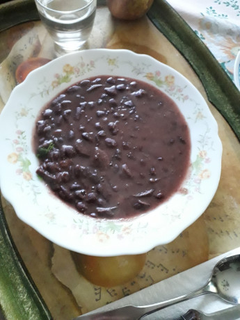 Hoy para comer acelgas hervidas y chuletón de vaca gallega vieja con seis semanas de maduración en cámara 70