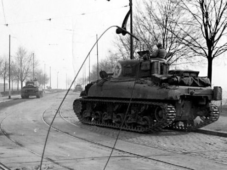 os quiero poner un estudio sobre las versiones de este emblemático carro...la idea es ir poniéndoos fotos 100