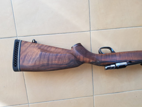 hola un amigo vende un rifle santa barbara calibre 243 con bases apel,maderas bonitas y en perfecto estado 10