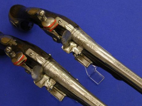 Voy a colocar unas fotos de un arma larga alemana de llave de mecha del siglo XVI. 60