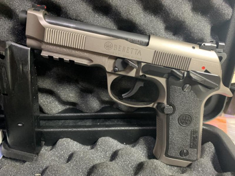 En perfectas condiciones con menos de 3 meses 
No lleva ni 500 tiros 
Pistola con todo original y con 02