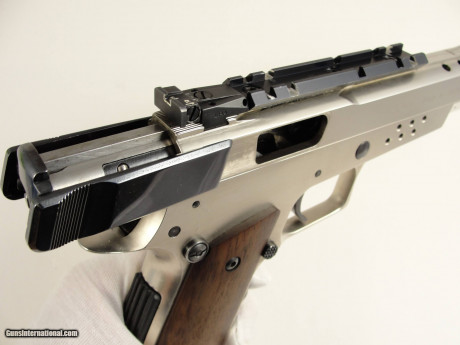 Hola compañeros

Estoy pensando en adquirir la nueva pistola de laugo arms la pistola ALIEN y me gustaria 52