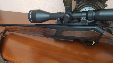 Vendo Rifle Browing MARAL rectilíneo en madera, cal.300 muy bien cuidado está en perfectas condiciones 00