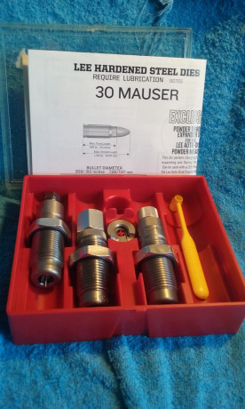 Hola, pongo a la venta el siguiente material:
juego dies Lee calibre 7.63 Mauser en estado nuevo, solo 00